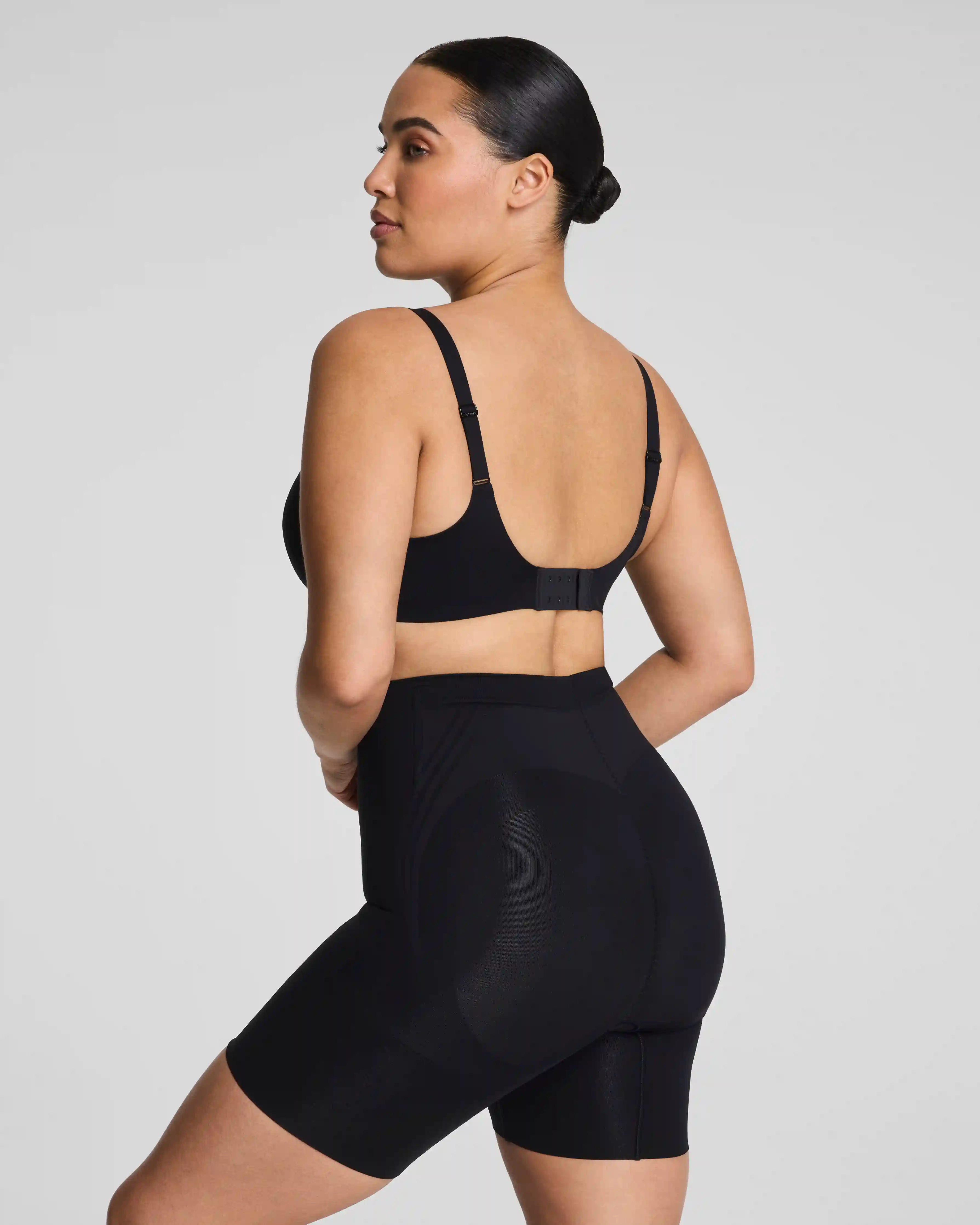 Alternative view of SPANXsculpt®  GoFigure Mid-Thigh Short | Very Black
