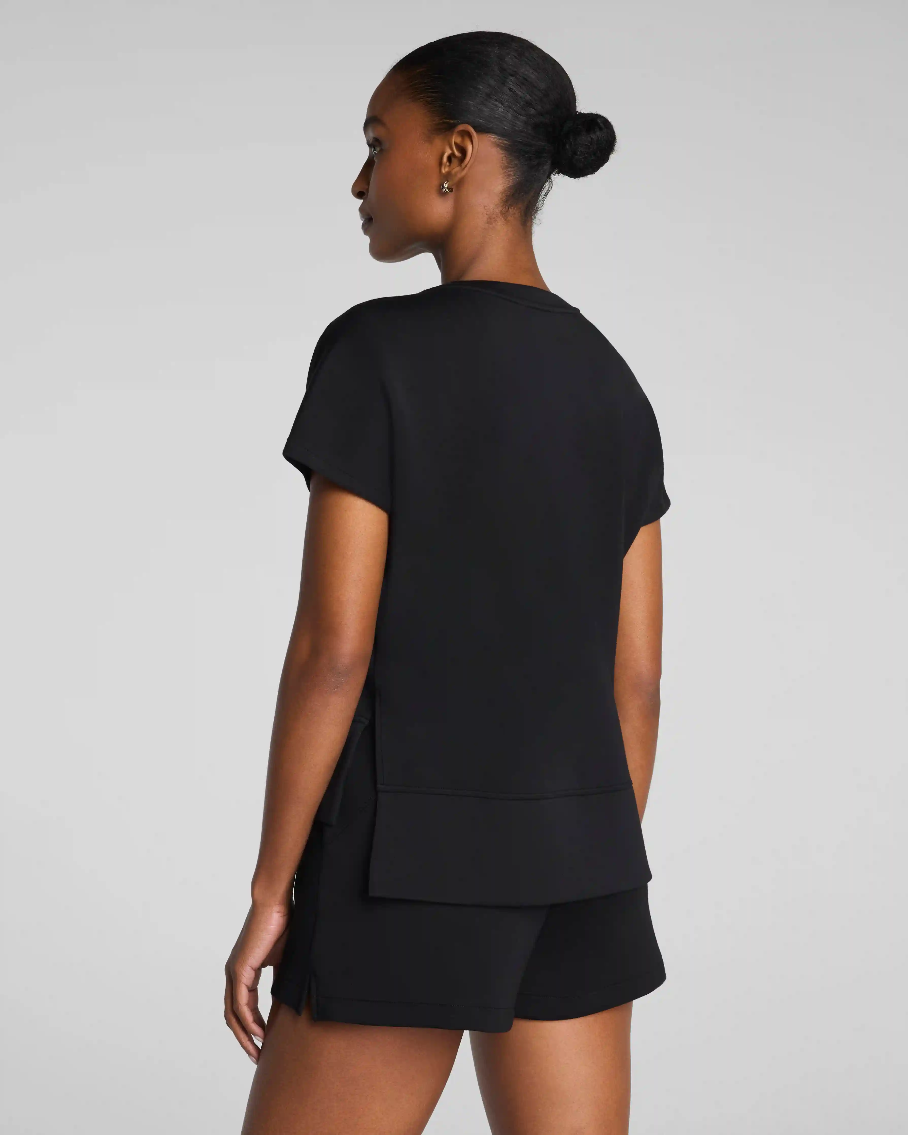 Alternative view of SPANX AirEssentials® Crewneck Tee | Very Black