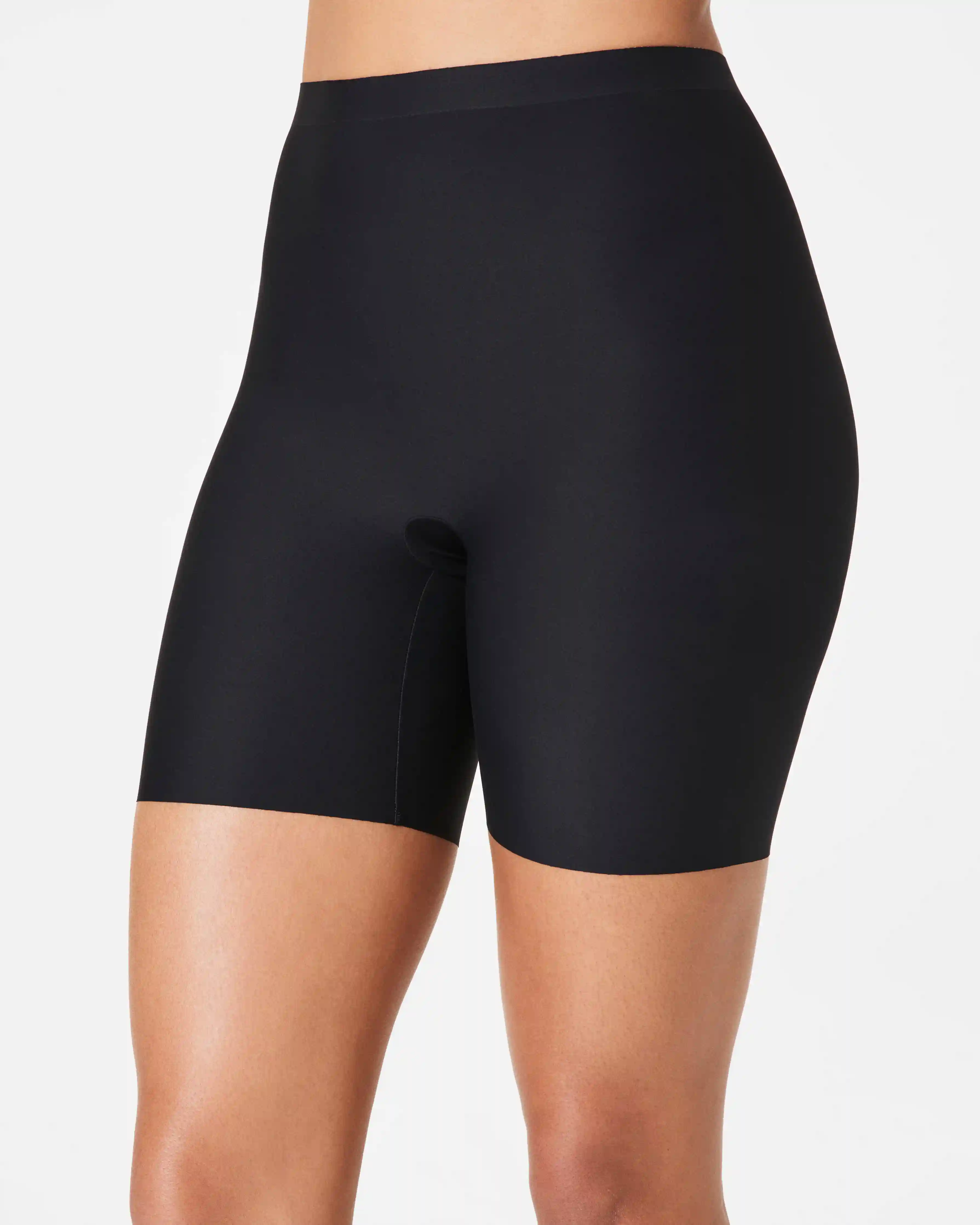 SPANXsupersmooth®  Essential Mid-Thigh Short | Very Black