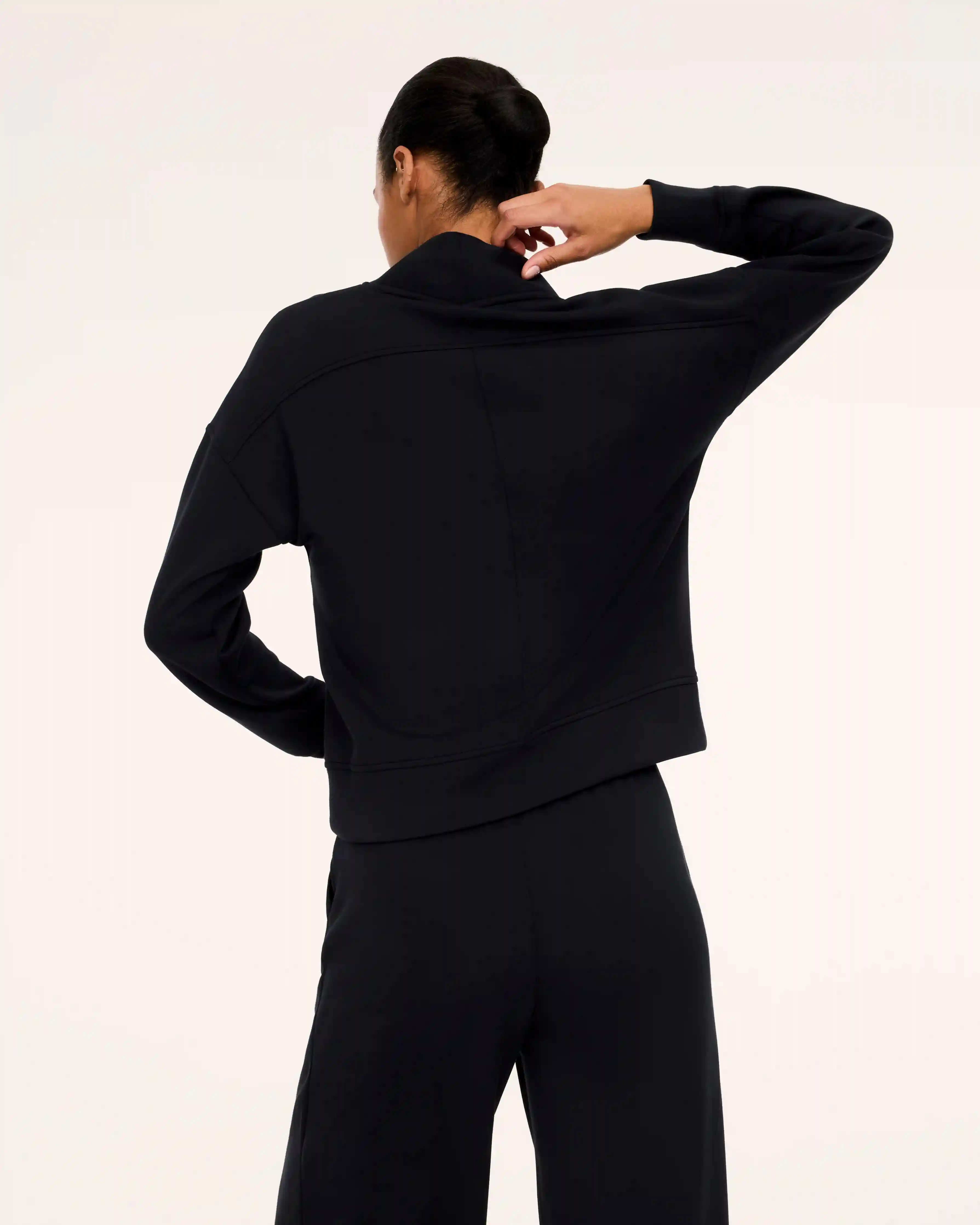 Alternative view of SPANX AirEssentials® V-Neck Long Sleeve Top | Very Black