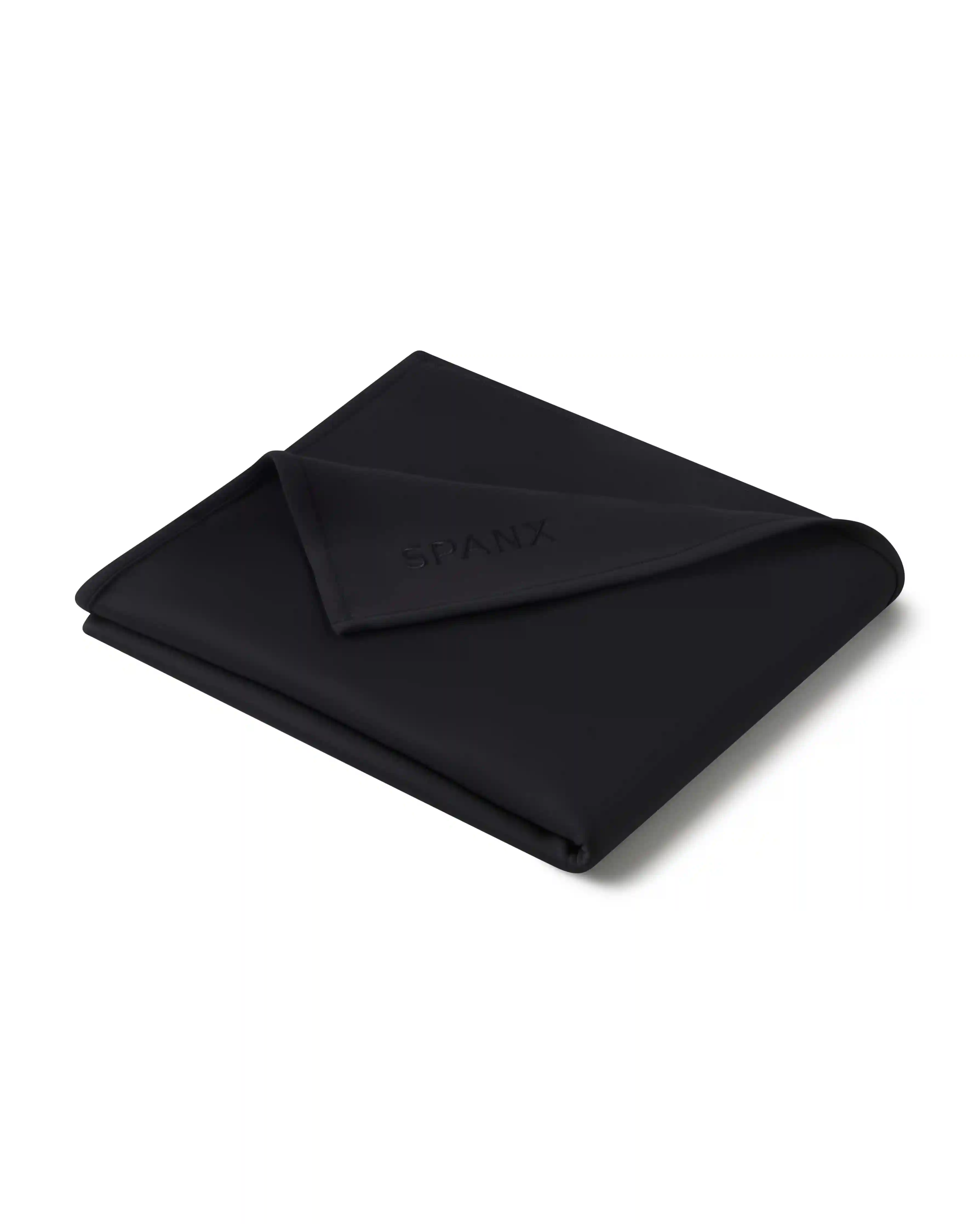 Alternative view of SPANX AirEssentials® Blanket | Very Black