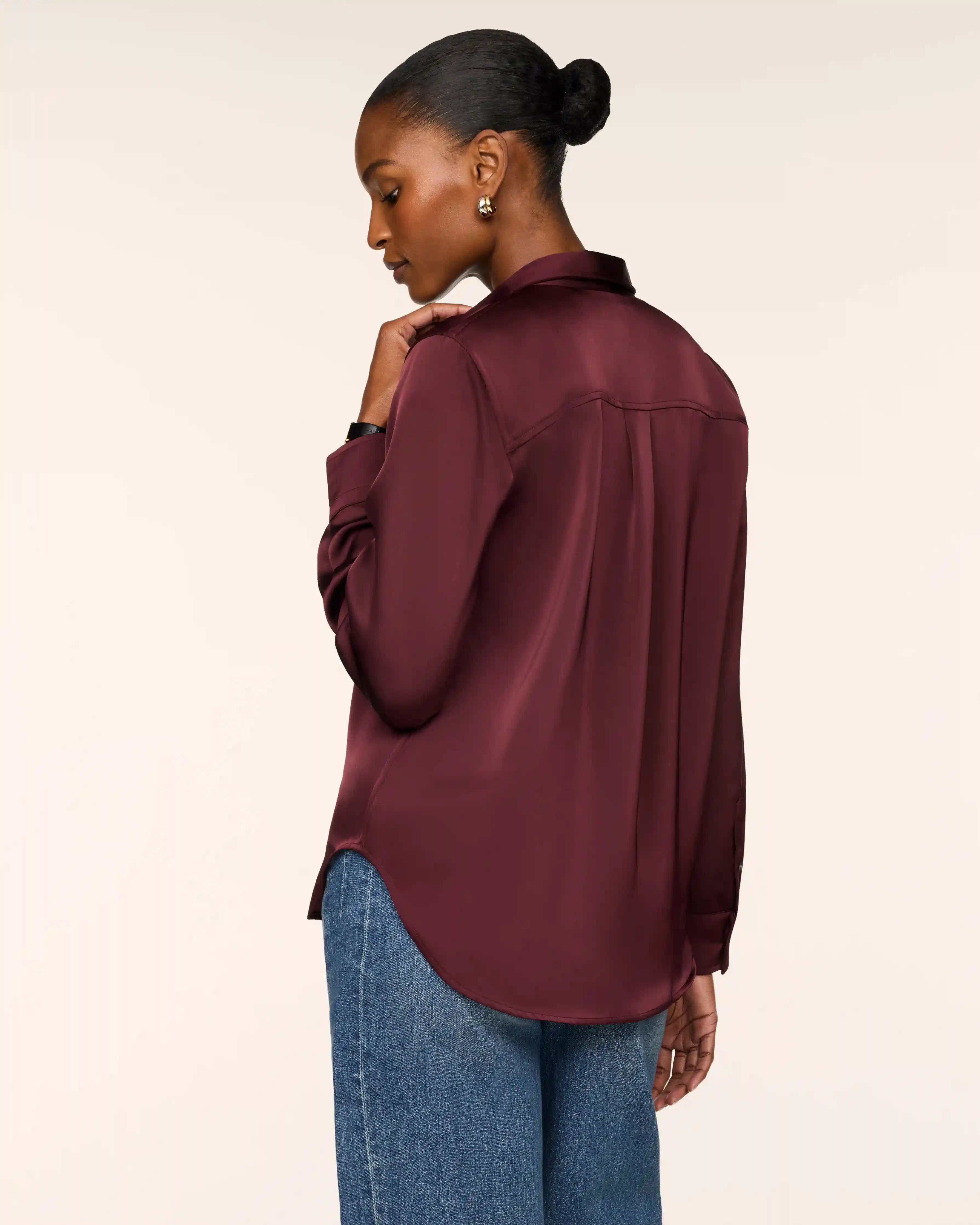 Alternative view of SPANX® Silky Smooth Button Down | Fig Noir