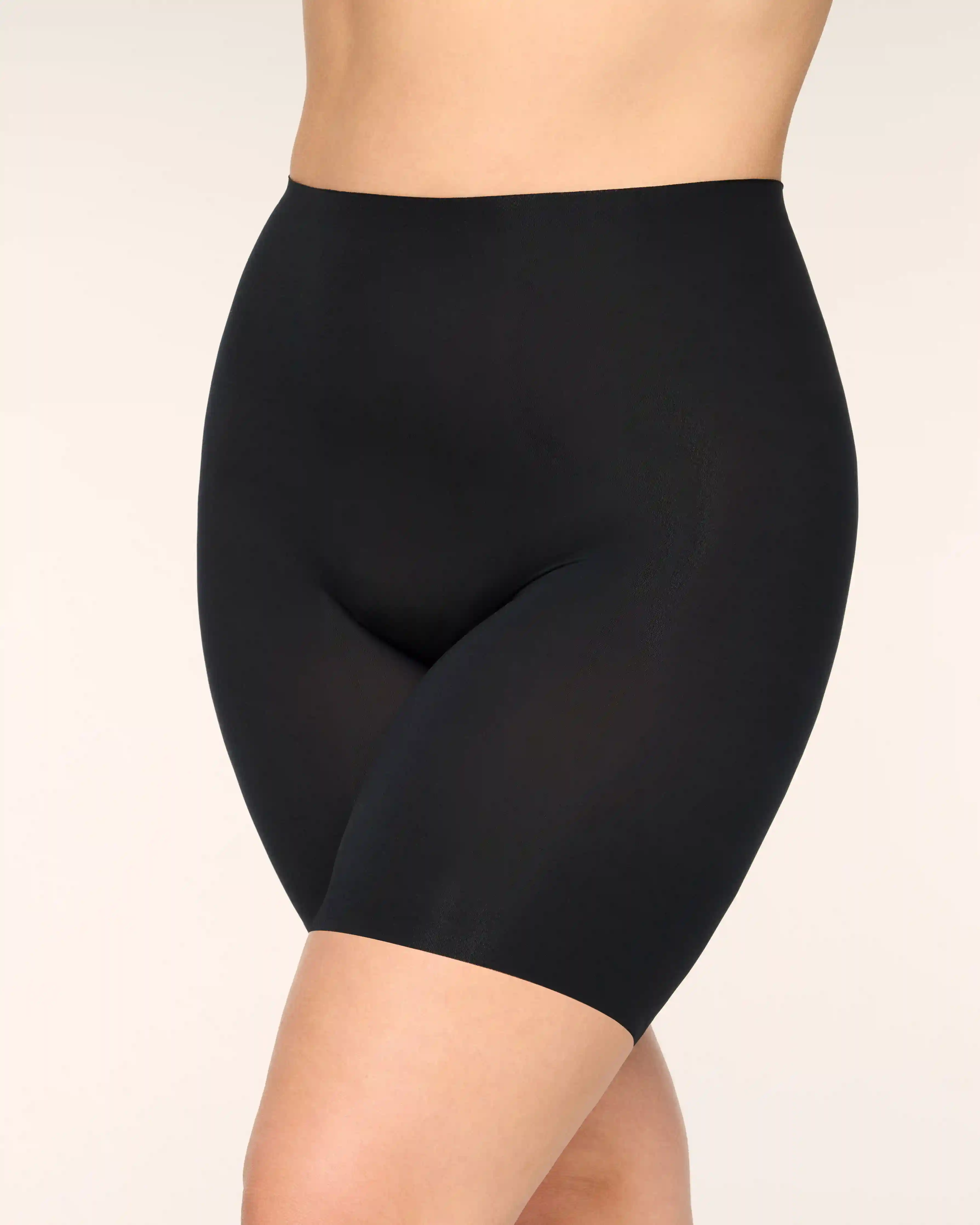 Alternative view of SPANXsmooth®  Fit-To-You Mid-Thigh Short | Very Black